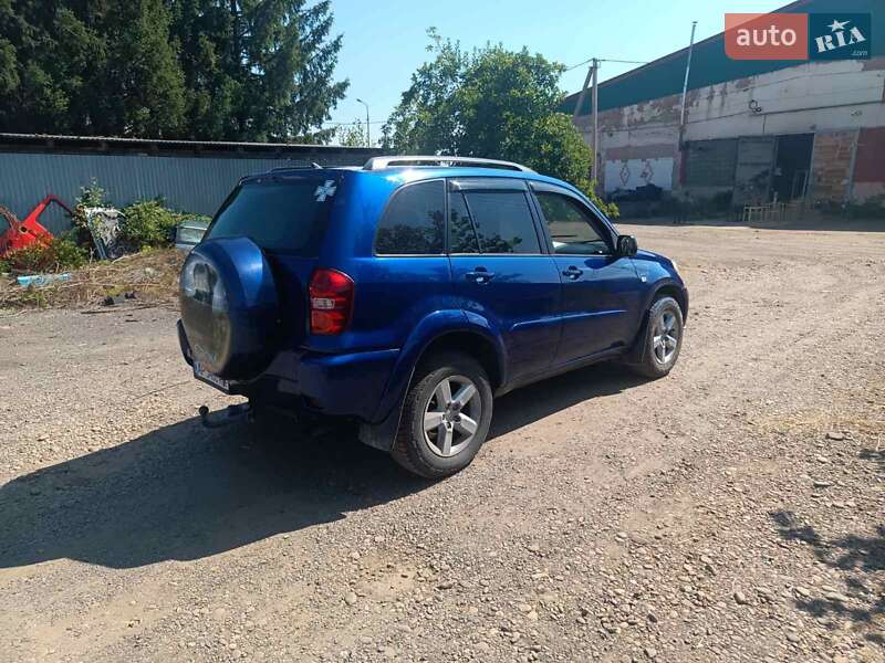 Позашляховик / Кросовер Toyota RAV4 2005 в Хусті