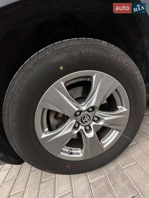 Внедорожник / Кроссовер Toyota RAV4 2023 в Днепре