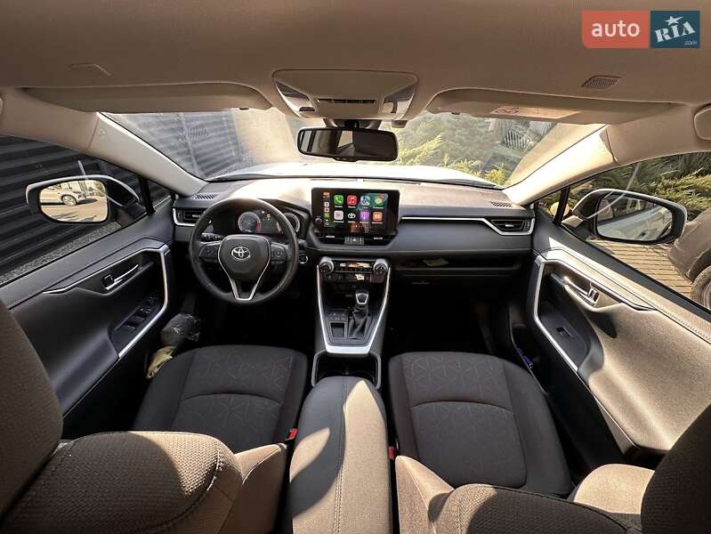Внедорожник / Кроссовер Toyota RAV4 2023 в Днепре
