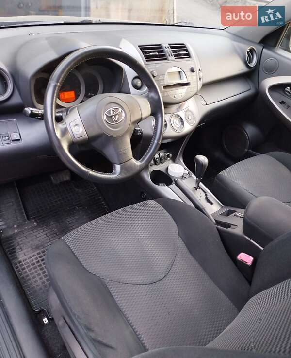 Внедорожник / Кроссовер Toyota RAV4 2006 в Богуславе