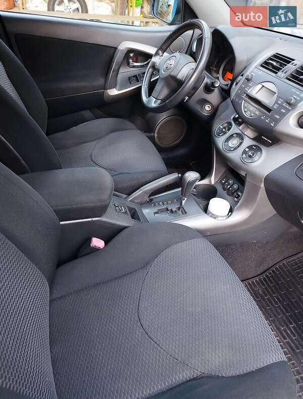 Внедорожник / Кроссовер Toyota RAV4 2006 в Богуславе