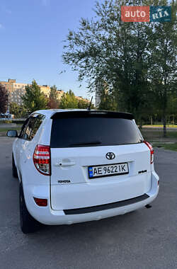 Внедорожник / Кроссовер Toyota RAV4 2012 в 