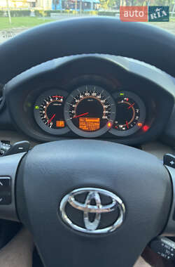 Внедорожник / Кроссовер Toyota RAV4 2012 в 