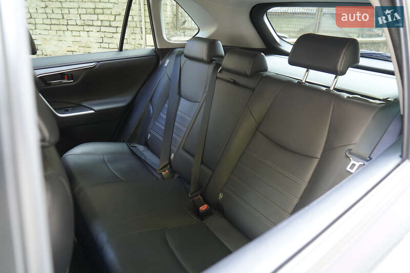 Позашляховик / Кросовер Toyota RAV4 2021 в Києві