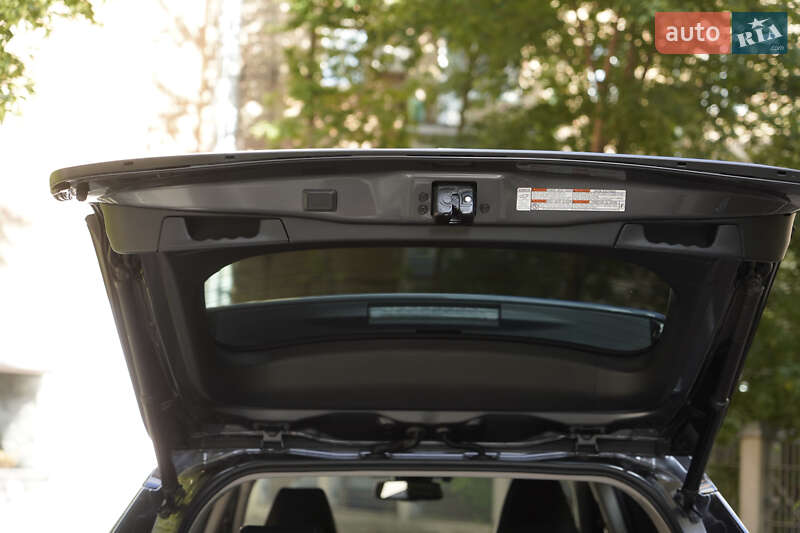 Позашляховик / Кросовер Toyota RAV4 2021 в Києві