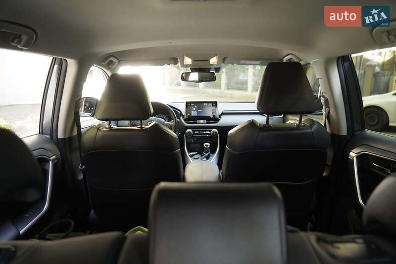 Позашляховик / Кросовер Toyota RAV4 2021 в Києві