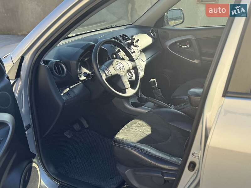 Внедорожник / Кроссовер Toyota RAV4 2008 в Косове