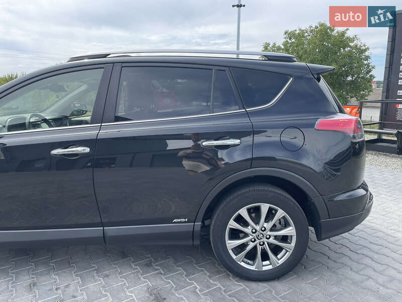 Позашляховик / Кросовер Toyota RAV4 2017 в Києві
