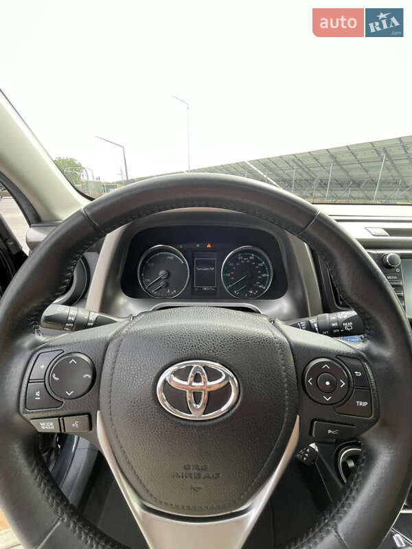 Позашляховик / Кросовер Toyota RAV4 2017 в Києві