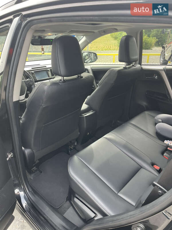 Позашляховик / Кросовер Toyota RAV4 2017 в Києві