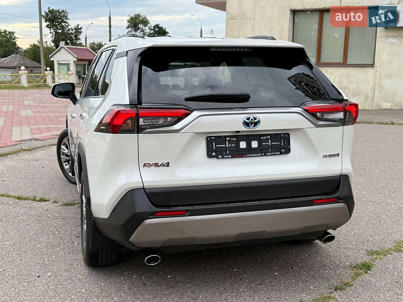 Позашляховик / Кросовер Toyota RAV4 2022 в Харкові