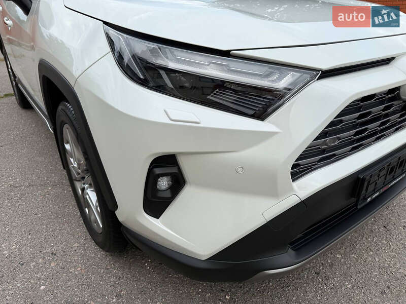 Позашляховик / Кросовер Toyota RAV4 2022 в Харкові