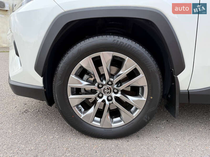 Позашляховик / Кросовер Toyota RAV4 2022 в Харкові