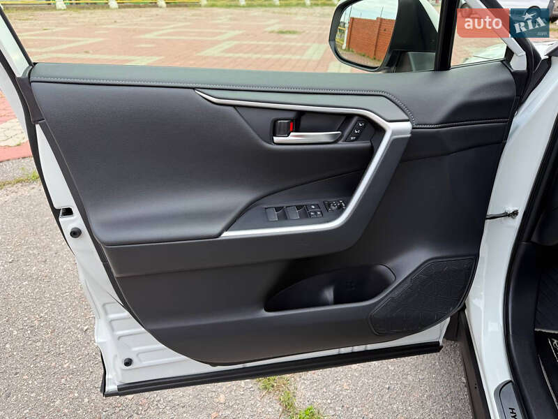 Позашляховик / Кросовер Toyota RAV4 2022 в Харкові