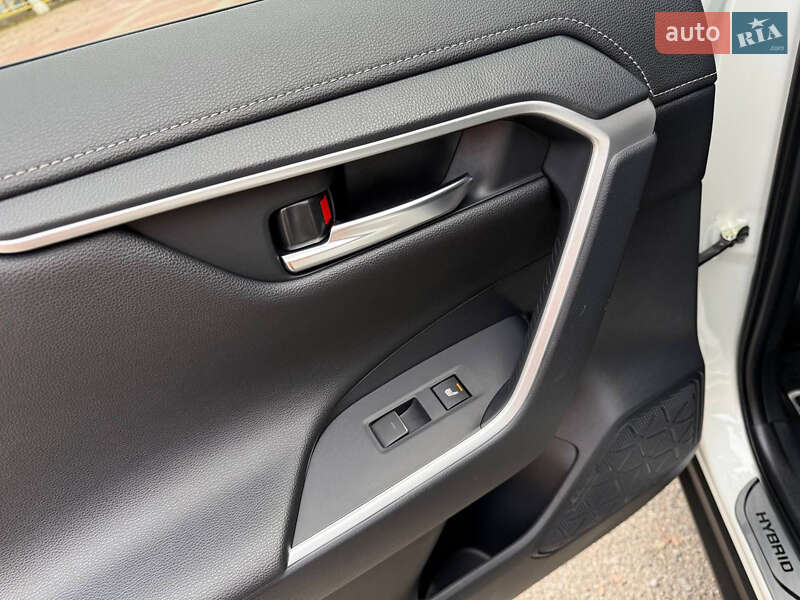 Позашляховик / Кросовер Toyota RAV4 2022 в Харкові