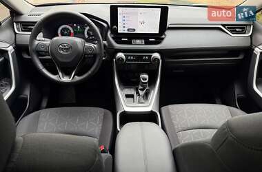 Внедорожник / Кроссовер Toyota RAV4 2023 в 