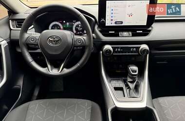 Внедорожник / Кроссовер Toyota RAV4 2023 в 