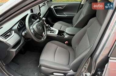 Внедорожник / Кроссовер Toyota RAV4 2023 в 