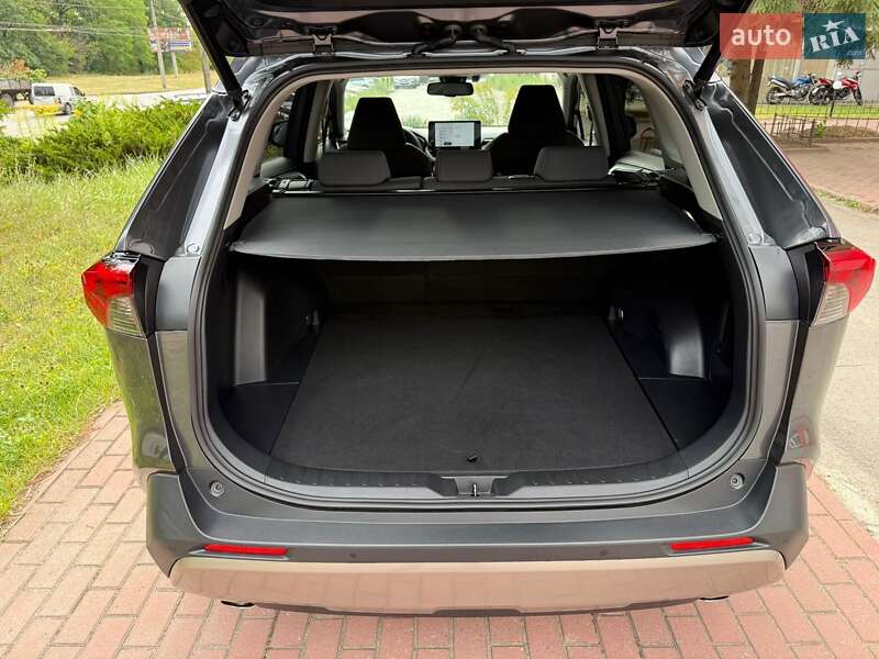 Позашляховик / Кросовер Toyota RAV4 2023 в Черкасах