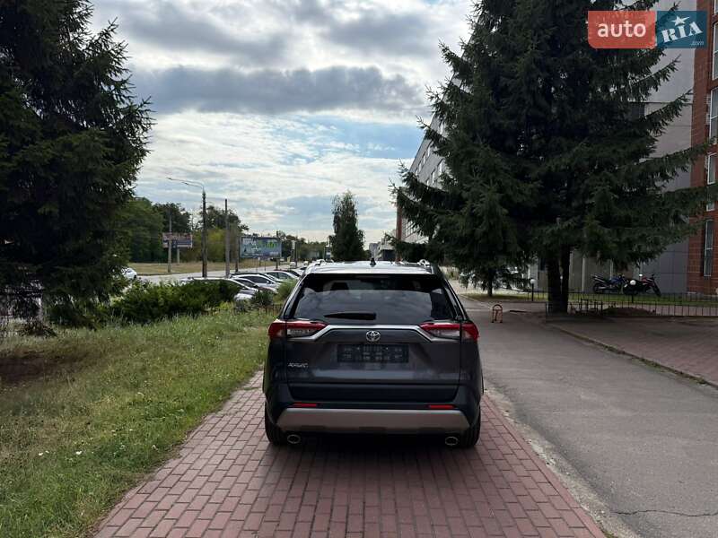 Позашляховик / Кросовер Toyota RAV4 2023 в Черкасах