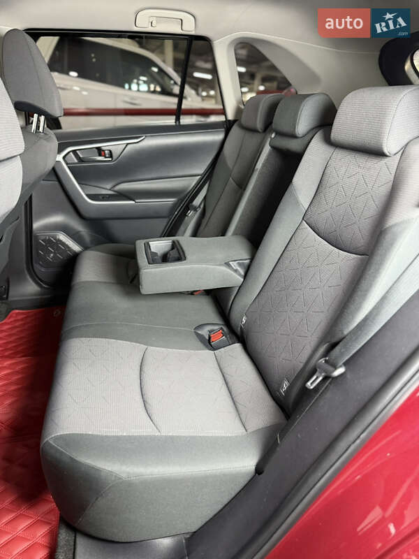 Позашляховик / Кросовер Toyota RAV4 2019 в Одесі фото 31 Позашляховик / Кросовер Toyota RAV4 2019 в Одесі