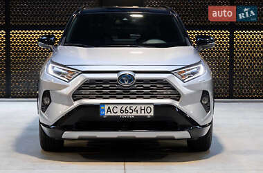 Внедорожник / Кроссовер Toyota RAV4 2020 в 