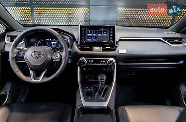 Внедорожник / Кроссовер Toyota RAV4 2020 в 