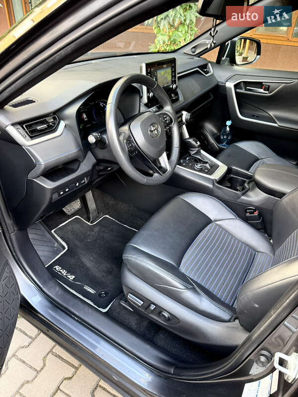 Позашляховик / Кросовер Toyota RAV4 2020 в Києві