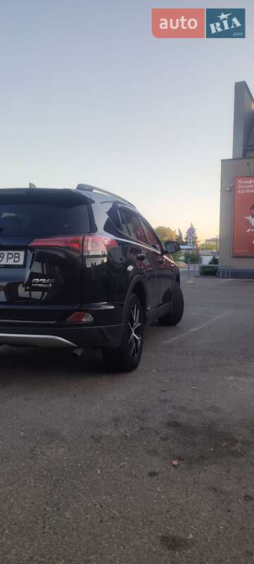 Позашляховик / Кросовер Toyota RAV4 2017 в Дніпрі