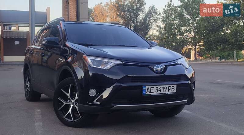Позашляховик / Кросовер Toyota RAV4 2017 в Дніпрі