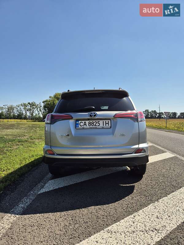 Позашляховик / Кросовер Toyota RAV4 2017 в Черкасах