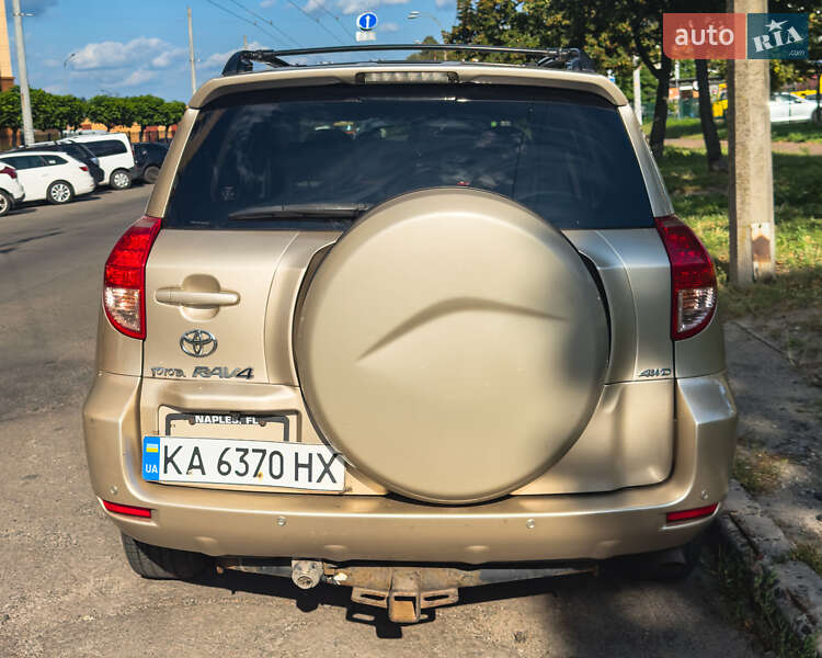 Внедорожник / Кроссовер Toyota RAV4 2007 в Киеве