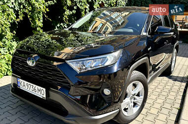 Внедорожник / Кроссовер Toyota RAV4 2020 в Киеве