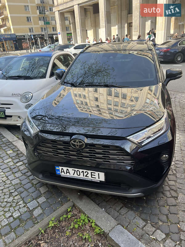 Позашляховик / Кросовер Toyota RAV4 2019 в Києві