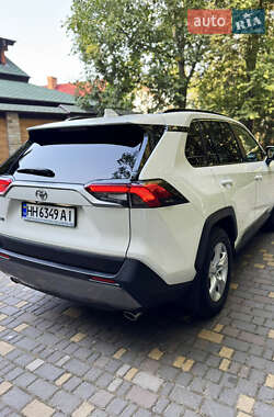 Внедорожник / Кроссовер Toyota RAV4 2019 в 