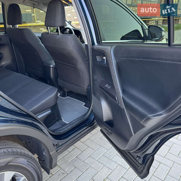 Внедорожник / Кроссовер Toyota RAV4 2017 в Житомире