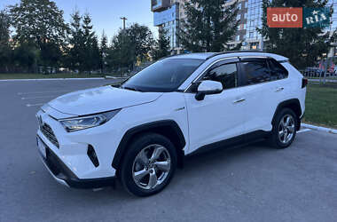 Позашляховик / Кросовер Toyota RAV4 2019 в Чернівцях