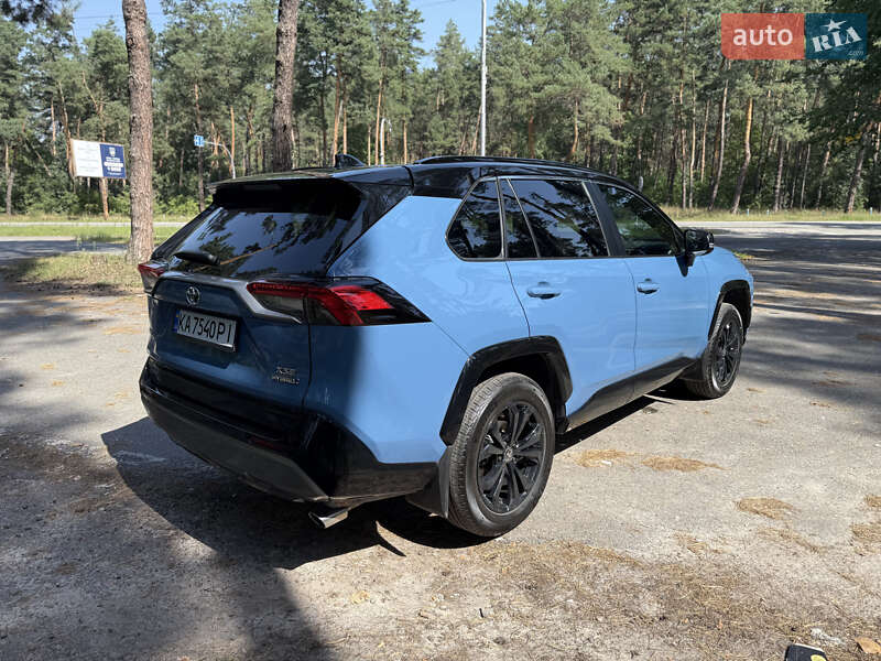 Позашляховик / Кросовер Toyota RAV4 2024 в Києві