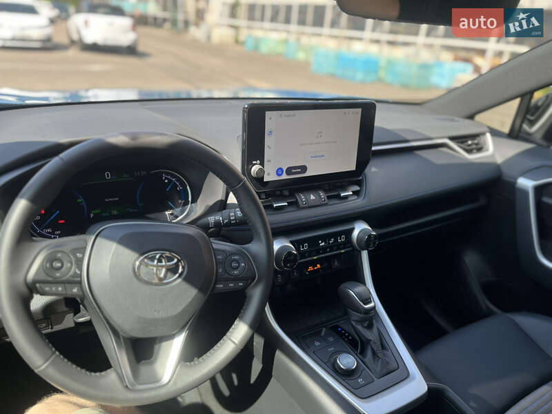 Позашляховик / Кросовер Toyota RAV4 2024 в Києві