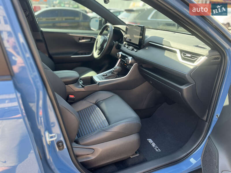 Позашляховик / Кросовер Toyota RAV4 2024 в Києві
