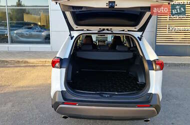 Внедорожник / Кроссовер Toyota RAV4 2019 в 