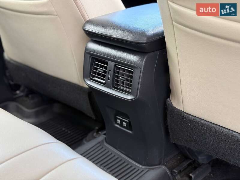 Внедорожник / Кроссовер Toyota RAV4 2019 в Киеве фото 45 Внедорожник / Кроссовер Toyota RAV4 2019 в Киеве
