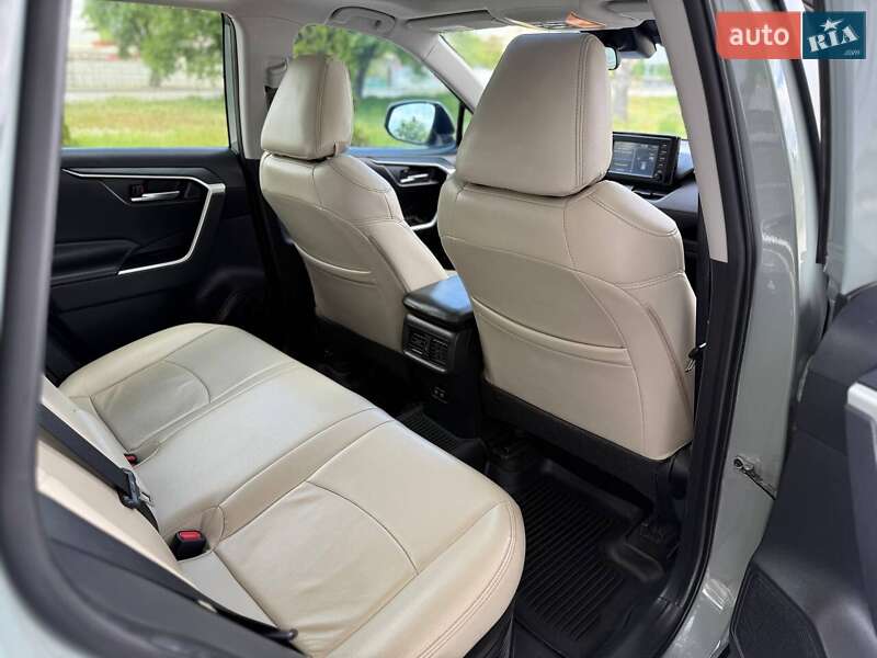 Внедорожник / Кроссовер Toyota RAV4 2019 в Киеве фото 41 Внедорожник / Кроссовер Toyota RAV4 2019 в Киеве
