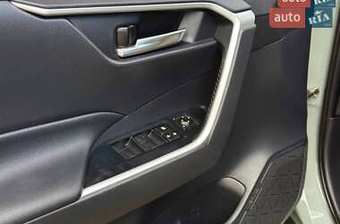 Позашляховик / Кросовер Toyota RAV4 2019 в Києві