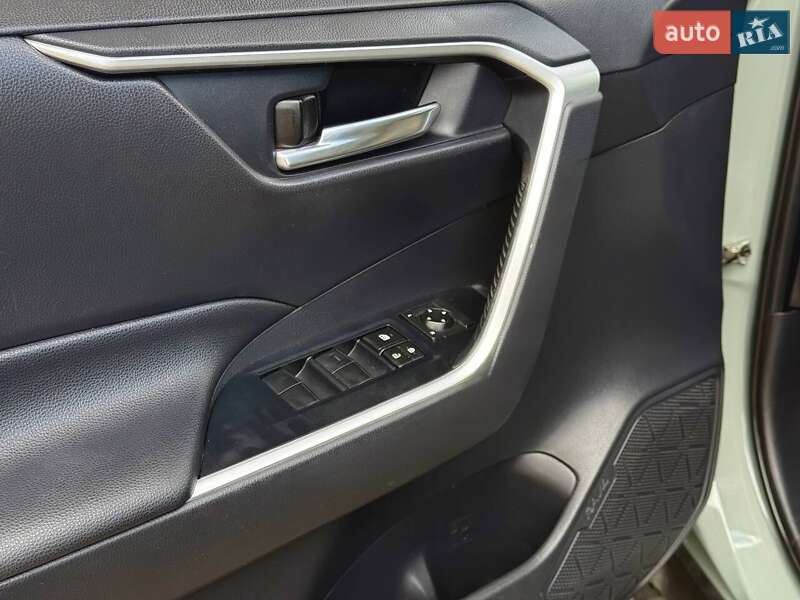 Внедорожник / Кроссовер Toyota RAV4 2019 в Киеве фото 25 Внедорожник / Кроссовер Toyota RAV4 2019 в Киеве