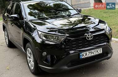 Позашляховик / Кросовер Toyota RAV4 2019 в Кам'янському
