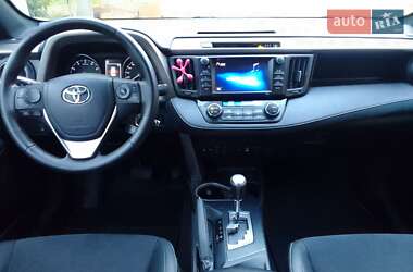 Внедорожник / Кроссовер Toyota RAV4 2017 в 
