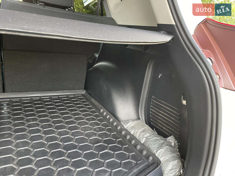 Позашляховик / Кросовер Toyota RAV4 2013 в Дніпрі фото 23 Позашляховик / Кросовер Toyota RAV4 2013 в Дніпрі