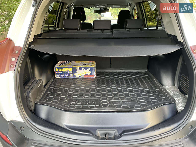 Позашляховик / Кросовер Toyota RAV4 2013 в Дніпрі фото 20 Позашляховик / Кросовер Toyota RAV4 2013 в Дніпрі