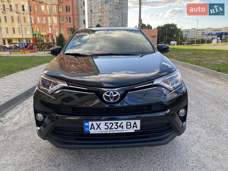 Позашляховик / Кросовер Toyota RAV4 2016 в Харкові